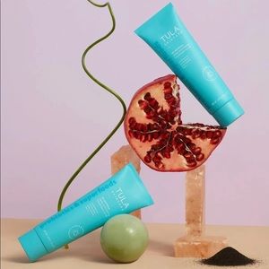 TULA So Poreless Deep Exfoliating Blackhead Scrub